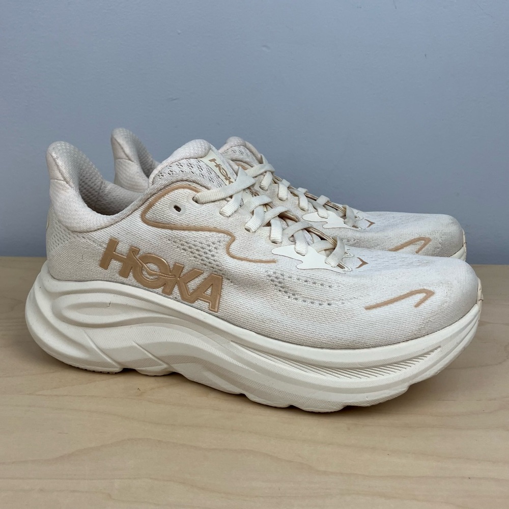 Hoka One One Women’s Size 6.5 B Clifton 10 Vanilla Birch Athletic Running Shoes - Picture 1 of 11